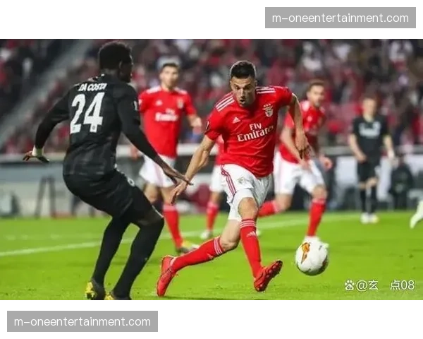本菲卡1-0小胜纽卡，唯一进球来自第34分钟战术角球造成的混乱